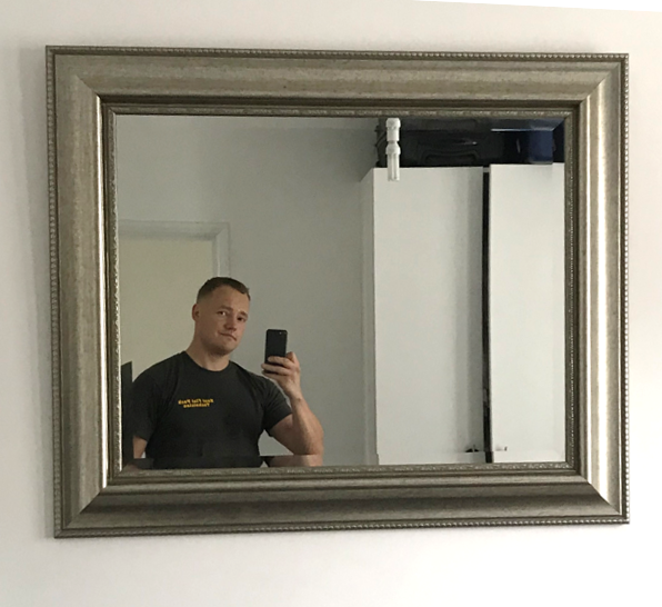 Hang mirror or picture up to 80cm wide