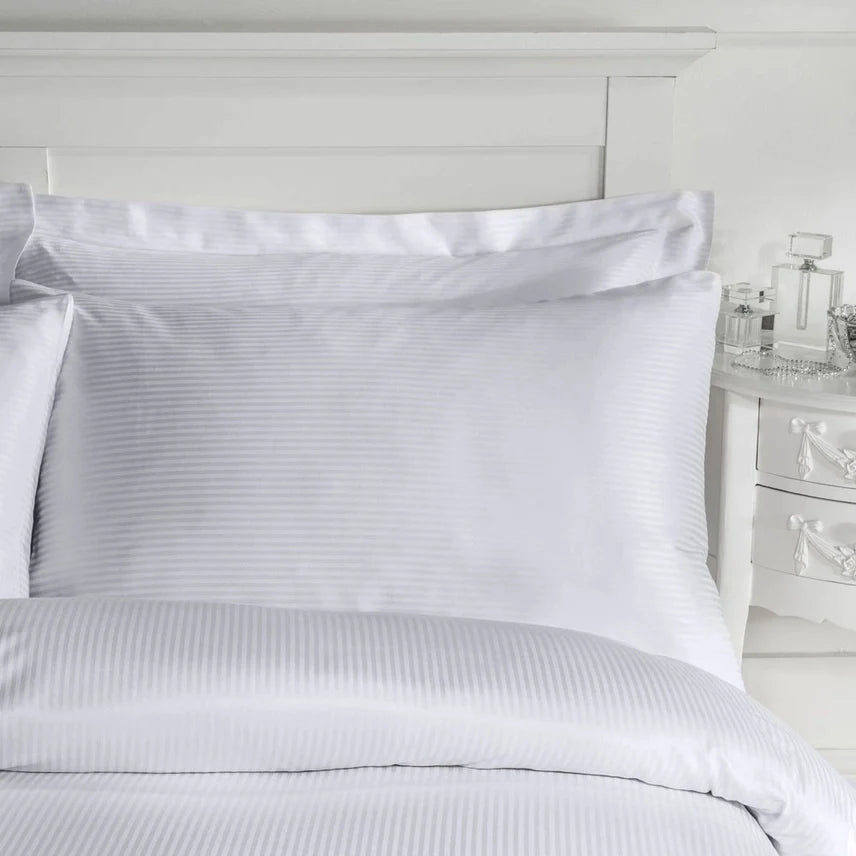 Parure de lit avec housse de couette à rayures en satin crème 300 fils