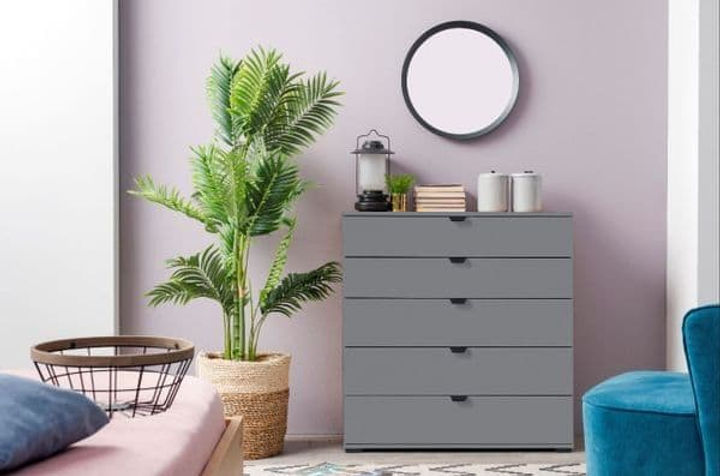 La collection « Parker ». Commode grise