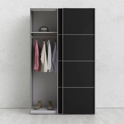 La collection « Patsy ». Armoire coulissante 120 cm en noir mat avec portes noires mates et 2 étagères