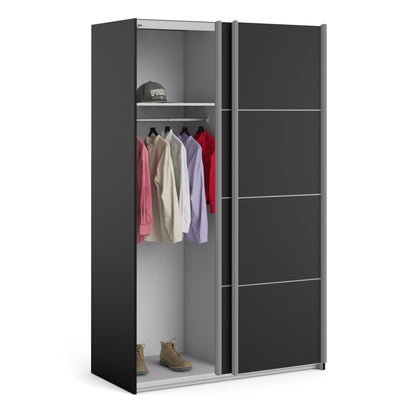 La collection « Patsy ». Armoire coulissante 120 cm en noir mat avec portes noires mates et 2 étagères