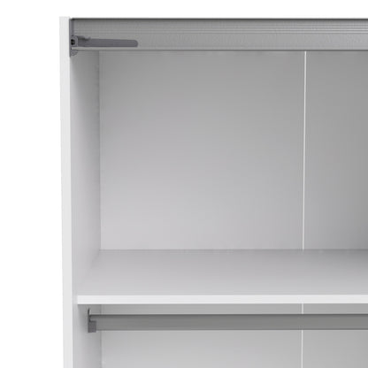 Colección 'Patsy'. Armario corredero de 180 cm en color blanco con puertas de roble y 5 estantes