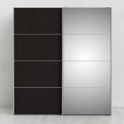 Colección 'Patsy'. Armario corredero de 180 cm en negro mate con puertas negras mate y espejo con 2 estantes