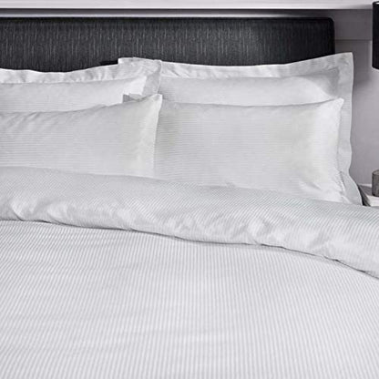 Parure de lit avec housse de couette à rayures en satin crème 300 fils